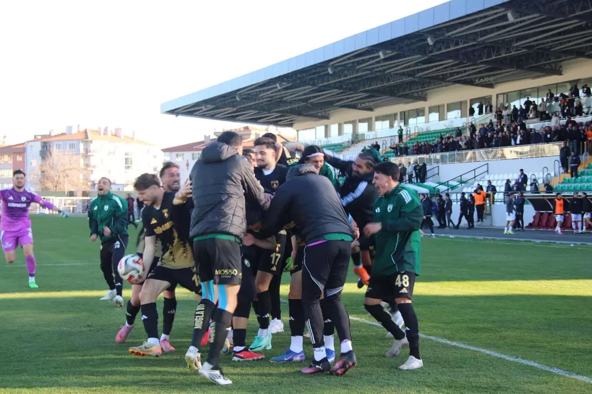 Muğlaspor, Adana 01 FK\'yı 2-0 Geçerek Zirveye Ortak Oldu