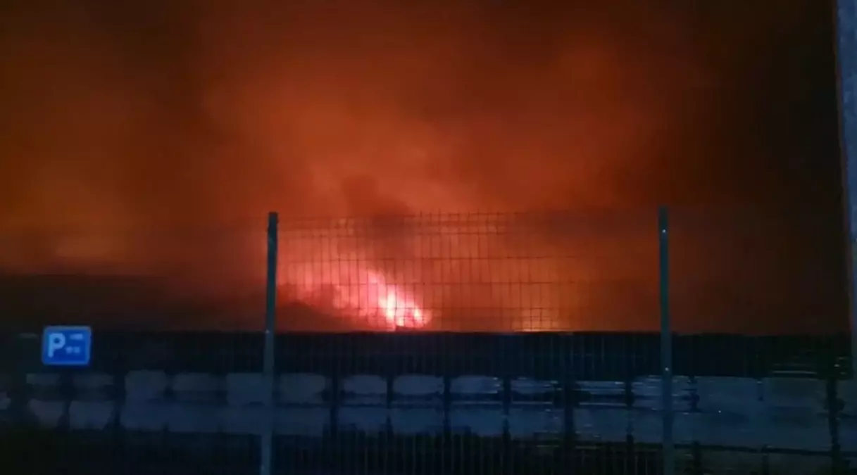 Kadirli\'de Entg. Tavuk Kesimh. Yangını