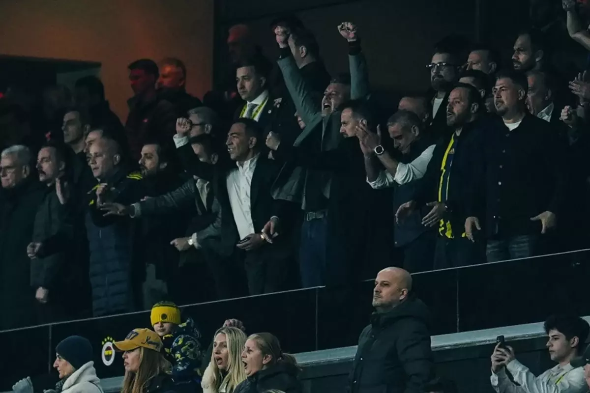 Sadettin Saran son dakikada gelen gol sonrası sevinçten çılgına döndü