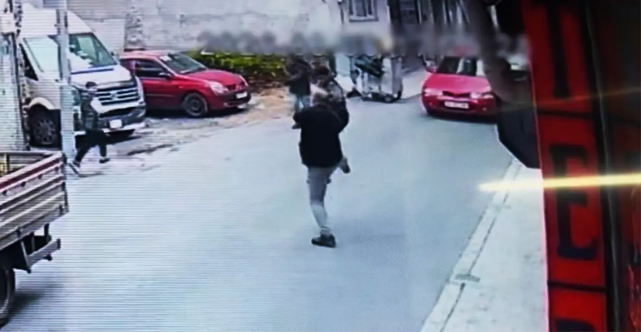 Yaşlı adam ile küçük çocukların kavgası hastanede bitti