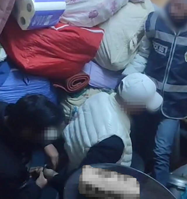 24 yıl hapis cezası vardı! Halıların arasında yakalandı
