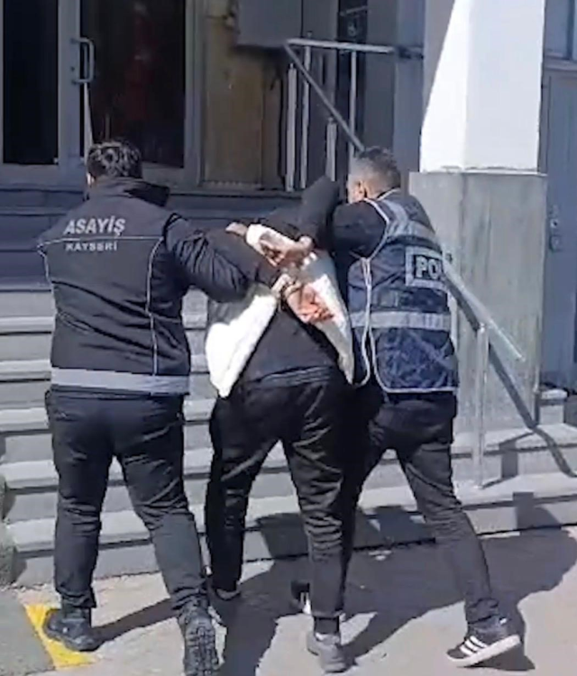 24 yıl hapis cezası vardı! Halıların arasında yakalandı