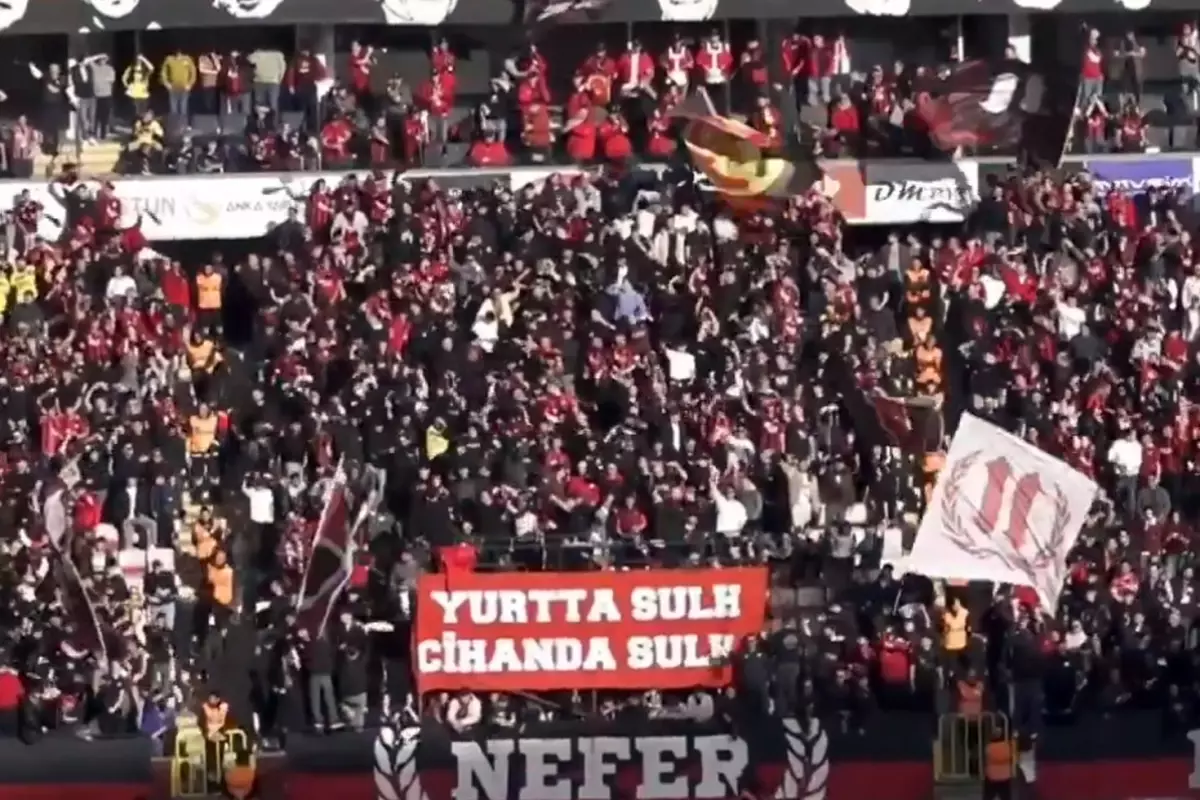 7-0 kazanıp \'\'Espana\'\' bestesiyle coştular