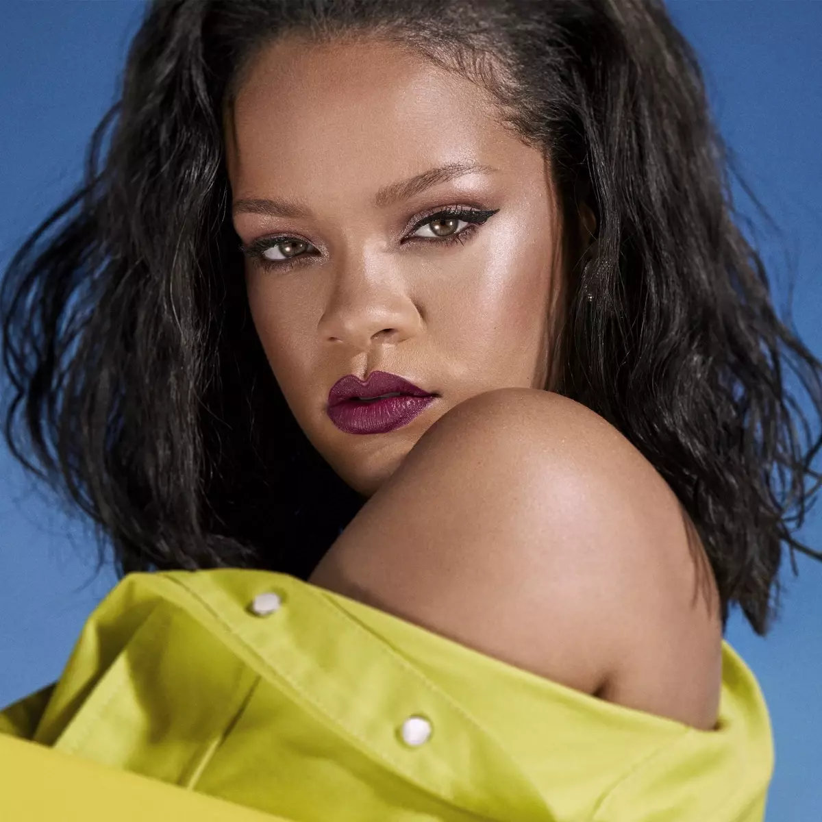 Rihanna\'nın Malikanesine Silahlı Saldırı