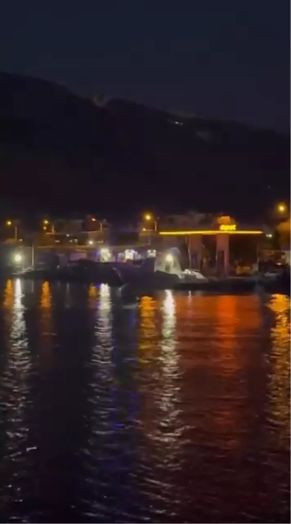 Finike\'de Kaçak Göçmen Teknesi Battı