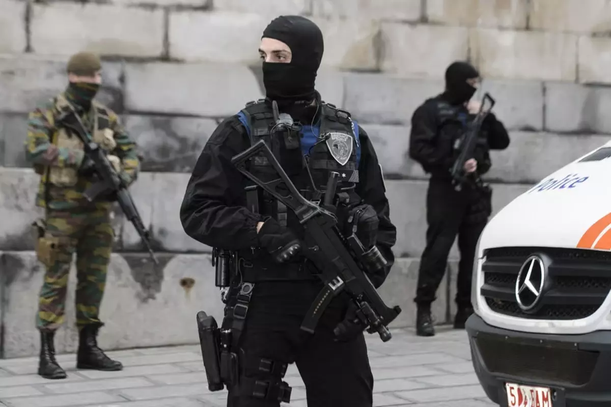 Avrupa ülkesinde korkutan patlama! Sinagog ağır hasar aldı