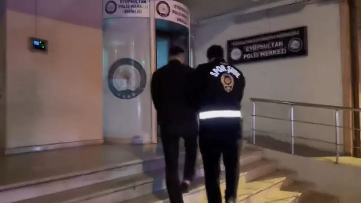 Beşiktaş-Galatasaray Maçında Gözaltı