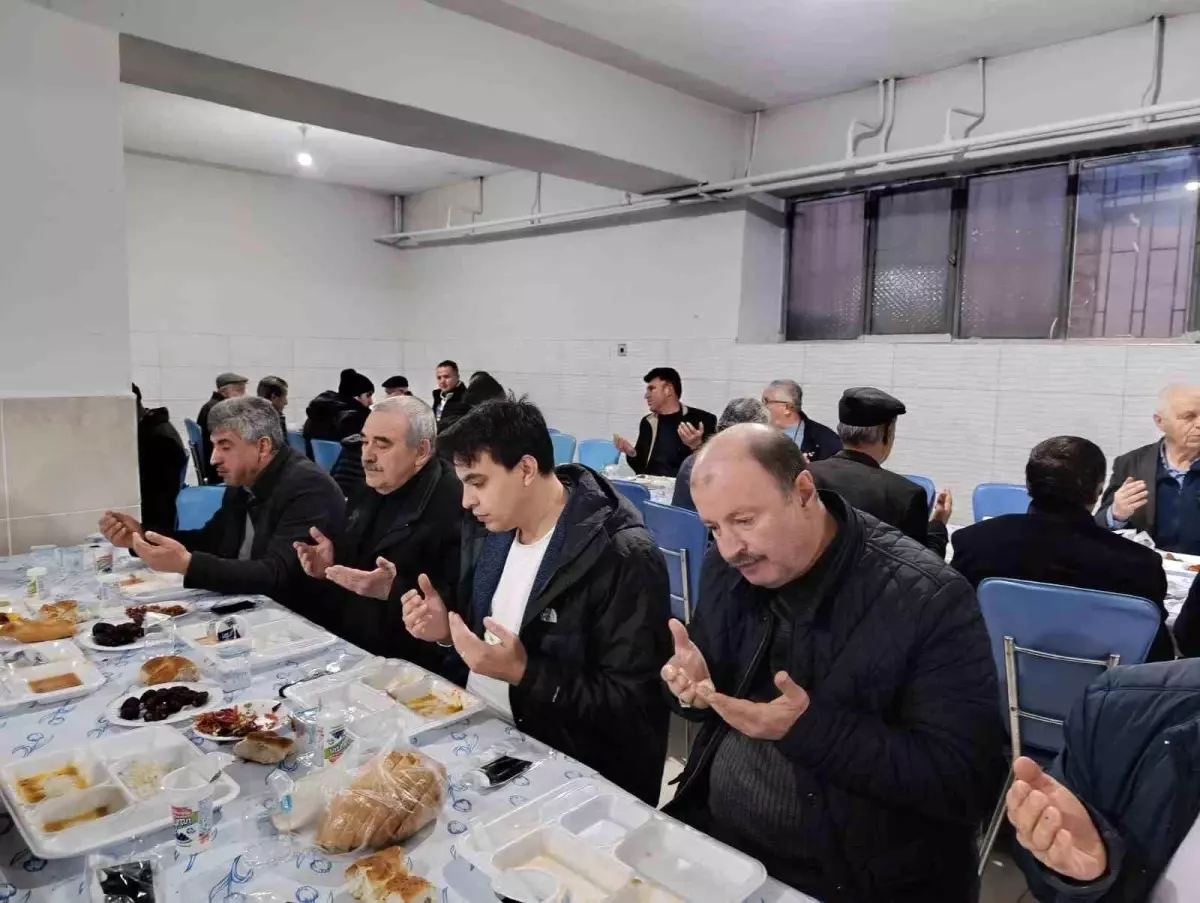 Bozcaarmut\'ta Anlamlı İftar Programı