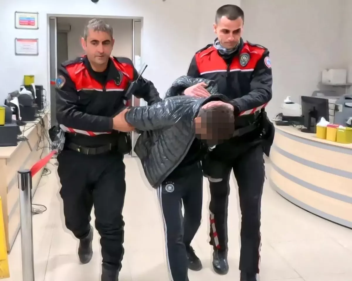 Babasının arabasını alan çocuk sürücü kenti birbirine kattı