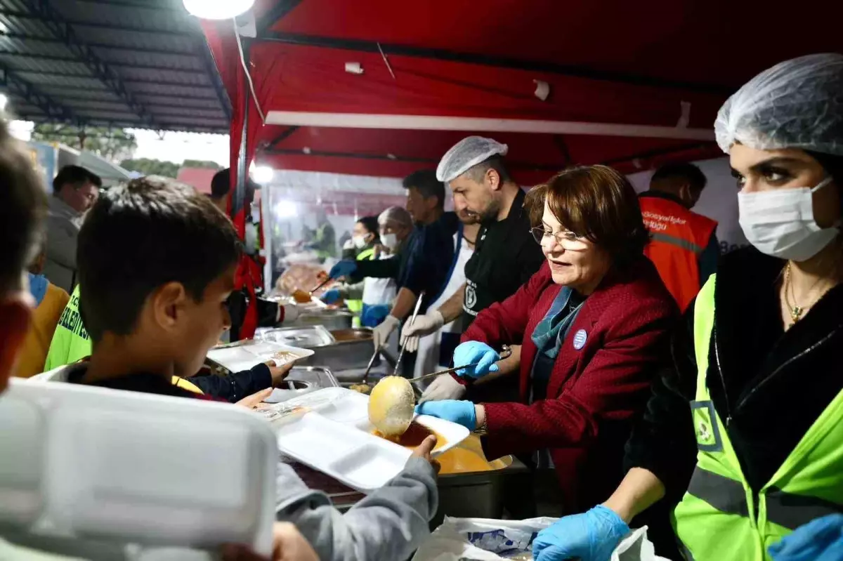 Didim Balat Mahallesi\'nde Ramazan bereketi paylaşıldı