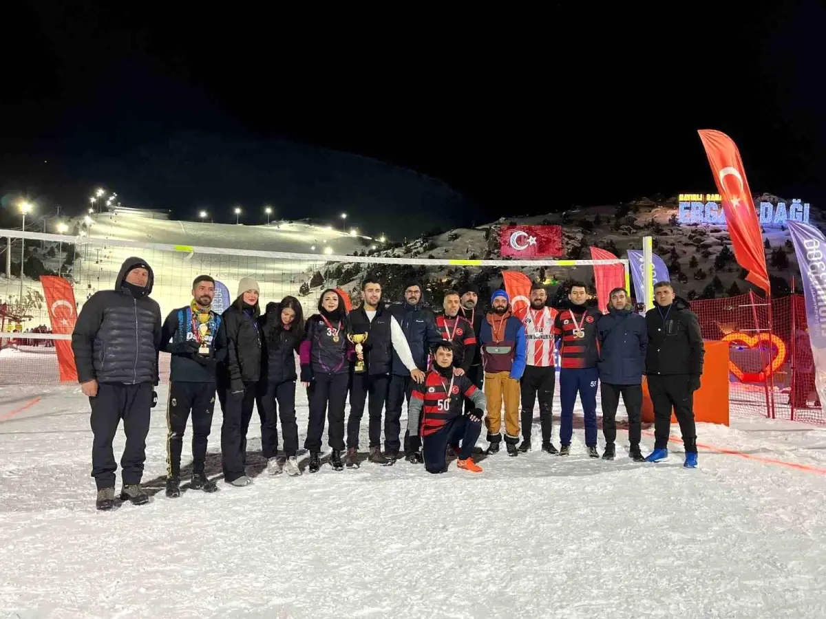 Kar Voleybolu Turnuvası Sona Erdi