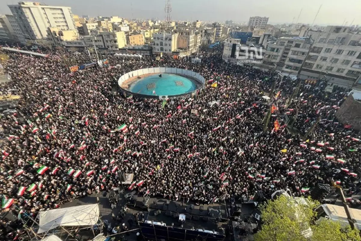 İran\'da milyonlar Mücteba Hameney için sokaklarda