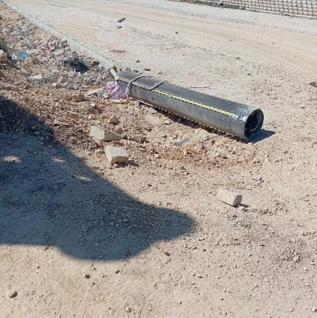 İran'dan atılan füze imha edildi, parçaları Gaziantep'te boş arazilere düştü