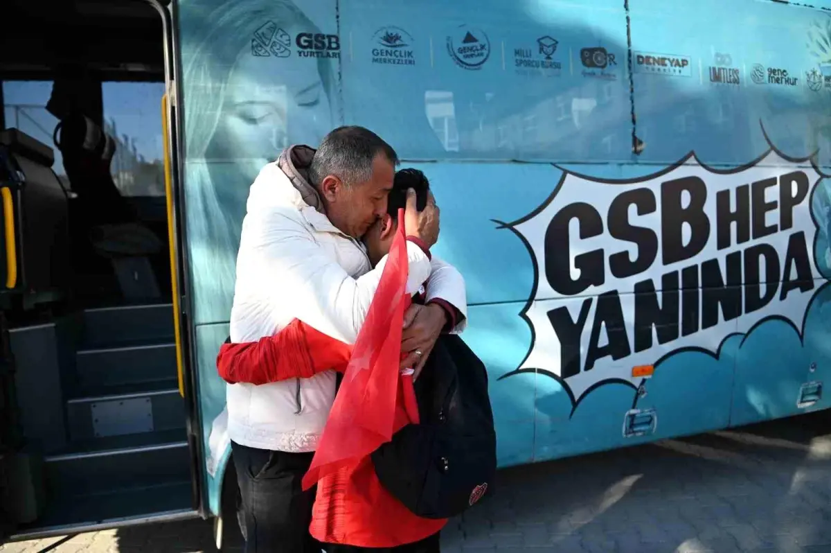 Katar\'da mahsur kalan Türk sporcular memleketine döndü