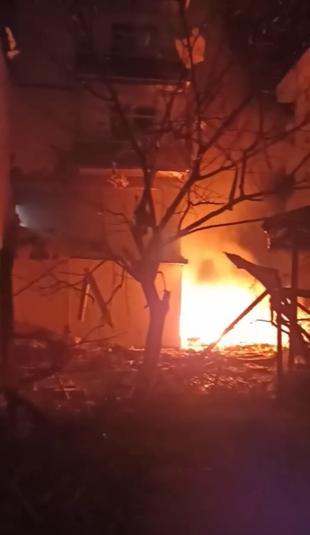 Niğde'de apartmanda doğalgaz patlaması: Ortalık savaş alanına döndü