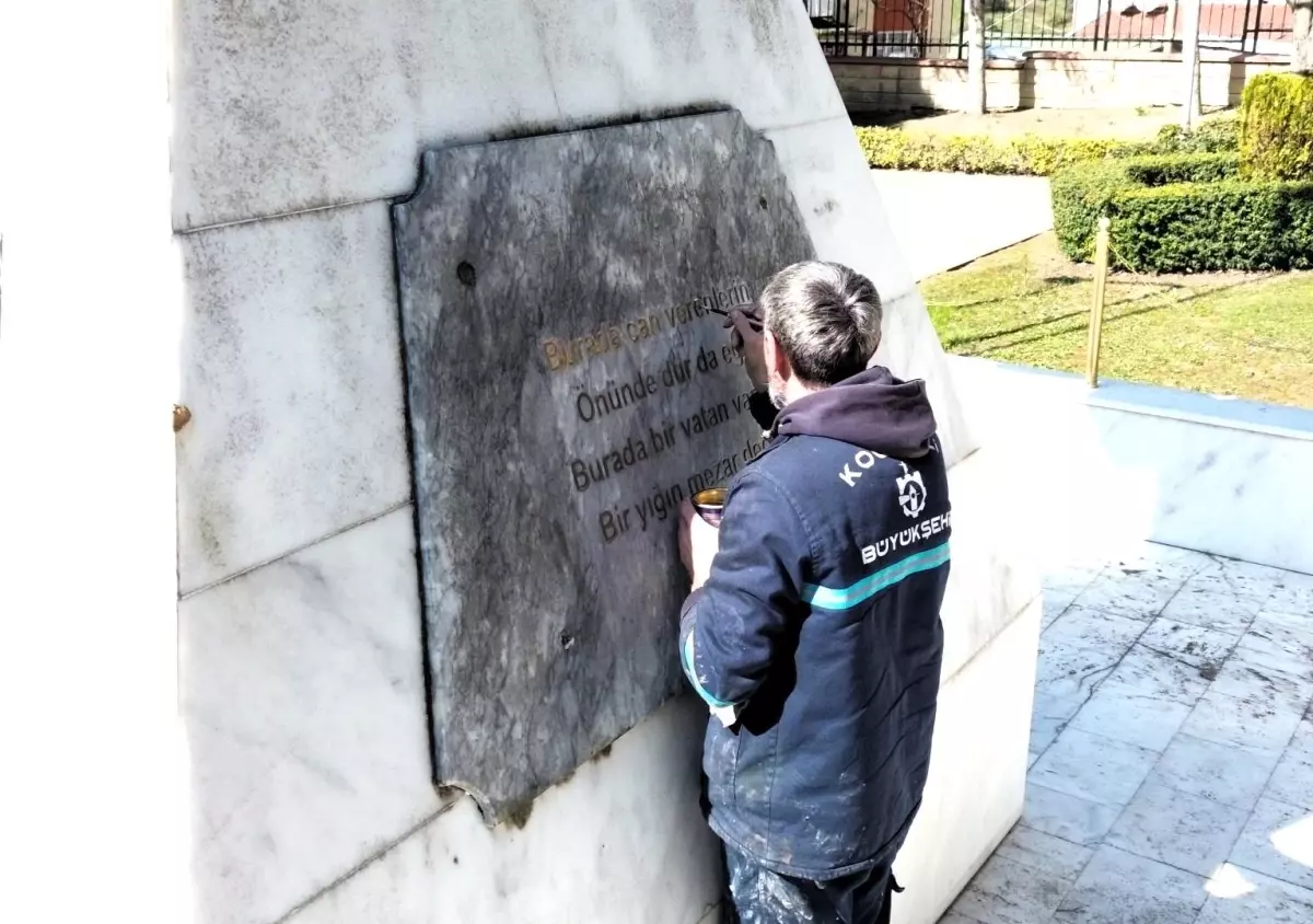 Şehitlikler 18 Mart\'a hazırlanıyor