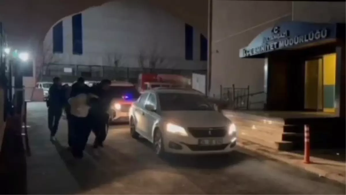 Sultangazi\'de Uyuşturucu Operasyonu: 5 Gözaltı