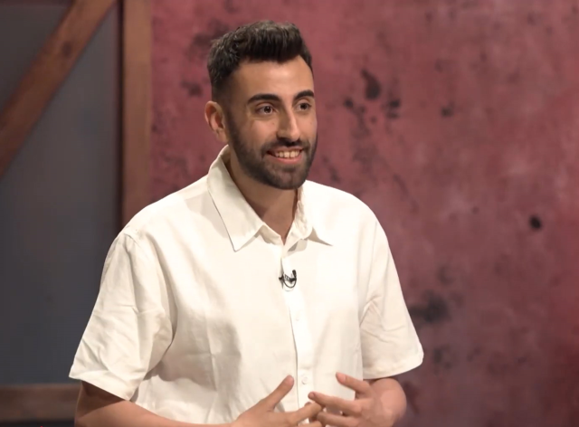 Ünlü şef ilk ısırıkta kabusu yaşadı! Apar topar hastaneye kaldırdılar