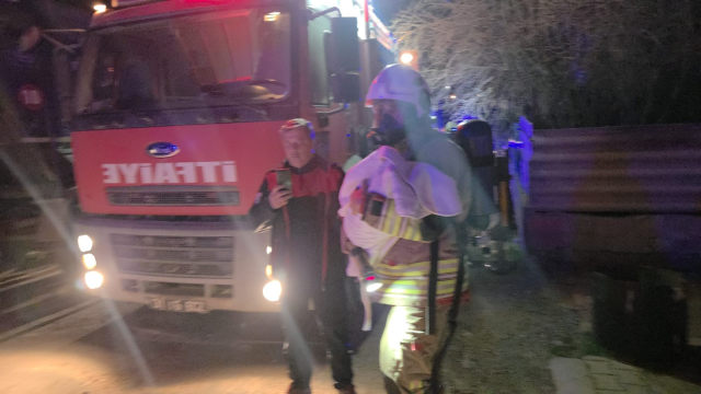 Yangın çıkan apartmanda can pazarı: 30 kişiyi itfaiye kurtardı