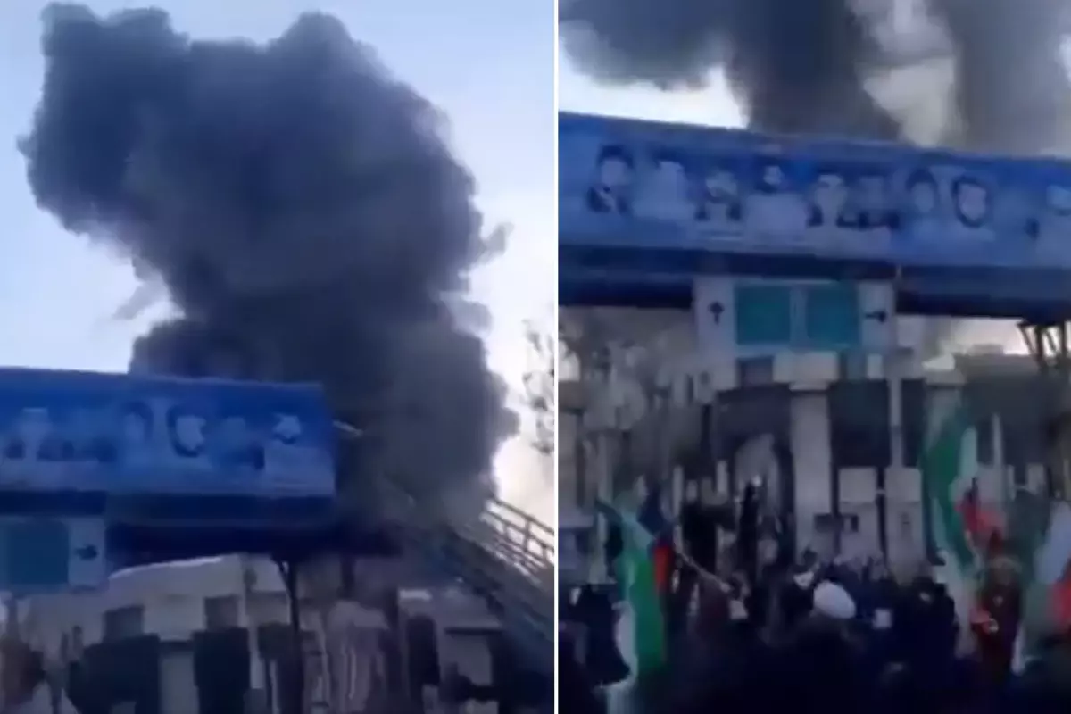 Yeni lideri kutlarken füzelerin hedefi oldular