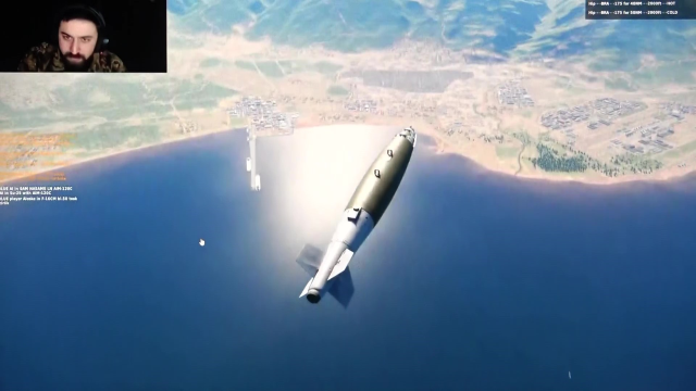 YouTuber gençten çatı katından sanal F-16 eğitimi YouTuber gençten çatı katından sanal F-16 eğitimi