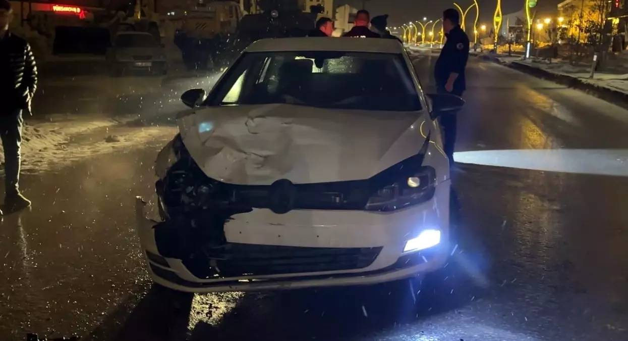 Yüksekova\'da Zincirleme Kaza: Can Kaybı Yok