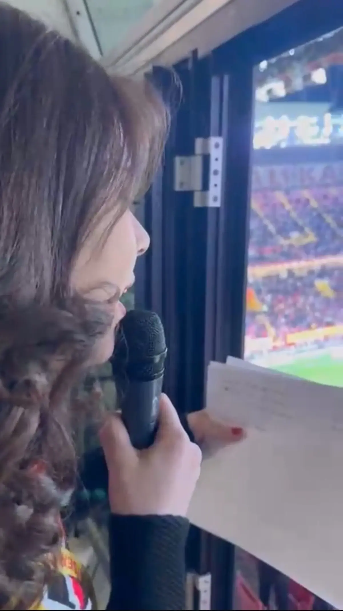 Kayserispor-Trabzonspor Maçında Kadın Taraftar Anons Yaptı