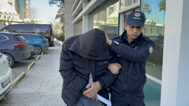 14 yaşındaki kıza cinsel tacizden tutuklandığı sırada kız babası oldu