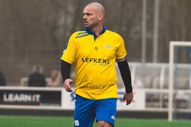 41 yaşında sahalara dönen Sneijder'in son halini görenler tanıyamıyor