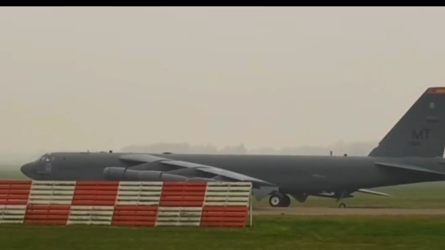 ABD'ye ait B-52 bombardıman uçakları İngiltere'deki RAF Fairford Üssü'ne ulaştı