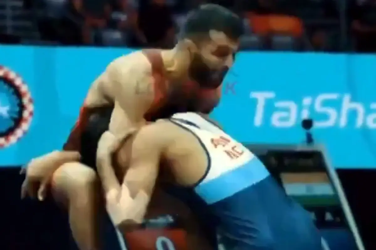 Azerbaycanlı milli güreşçi Hint rakibine 13 saniyede kabusu yaşattı