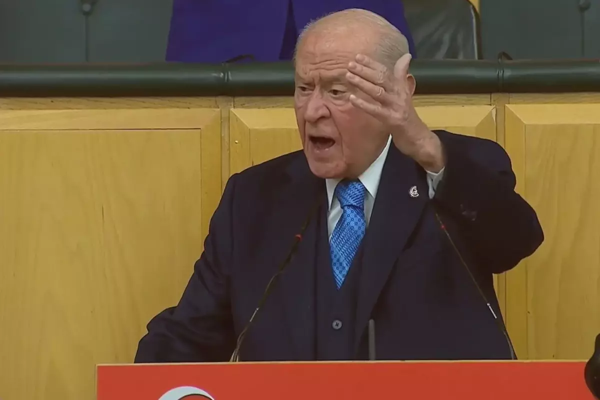 Bahçeli\'nin Kürtlerle ilgili sözleri parti grubunda ayakta alkışlandı