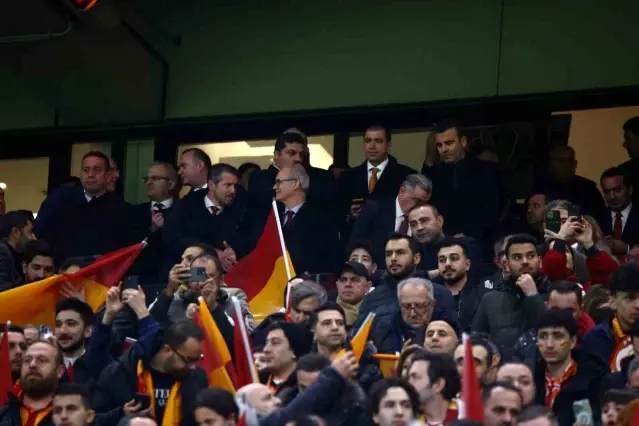 Bakan ve TFF Başkanı Galatasaray-Liverpool Maçında