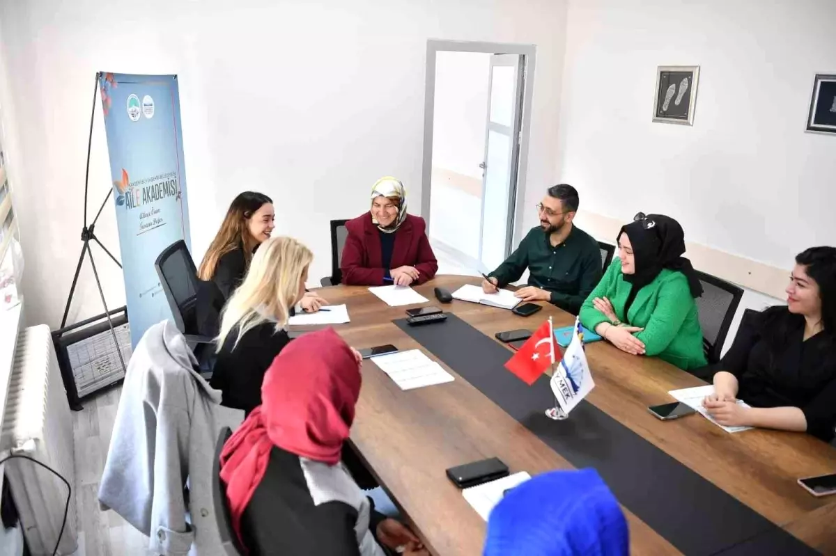Büyükşehir Aile Akademisi, 2025\'te 5 binin üzerinde aile ve çift adayına danışmanlık yaptı