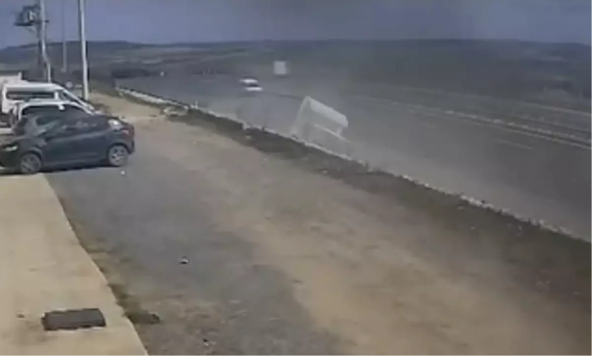 Çatalca\'da Kamyon Kazası: Şoför Yaralandı