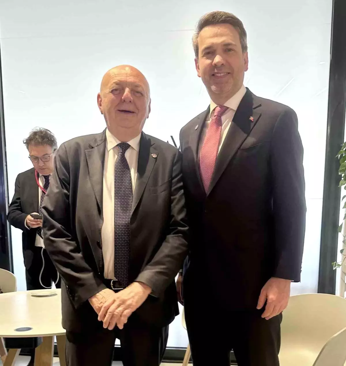 Bakan Bayraktar Paris\'te İtalya ile Enerji Görüşmesi Yaptı