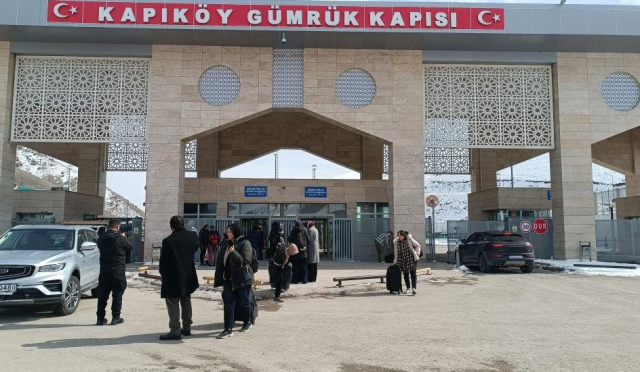 Görüntüler Türkiye sınırından: Savaşın başladığını gördük ve geldik