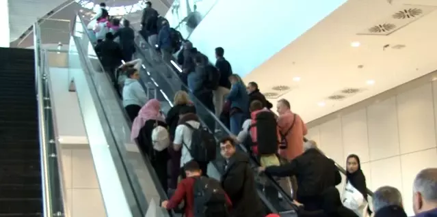 Katar’da Mahsur Kalan Türkler Yurda Döndü