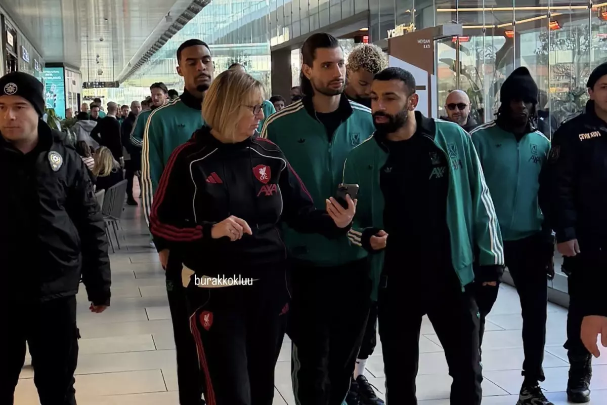 Liverpool oyuncuları Galatasaray maçı öncesi İstanbul\'da AVM gezdi