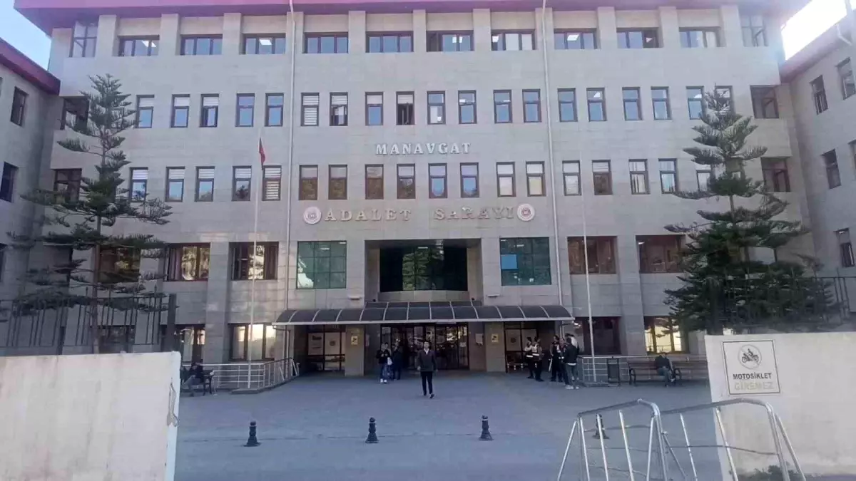 Manavgat Belediyesine yönelik yolsuzluk davasında sanıklar 3. kez hakim karşısında