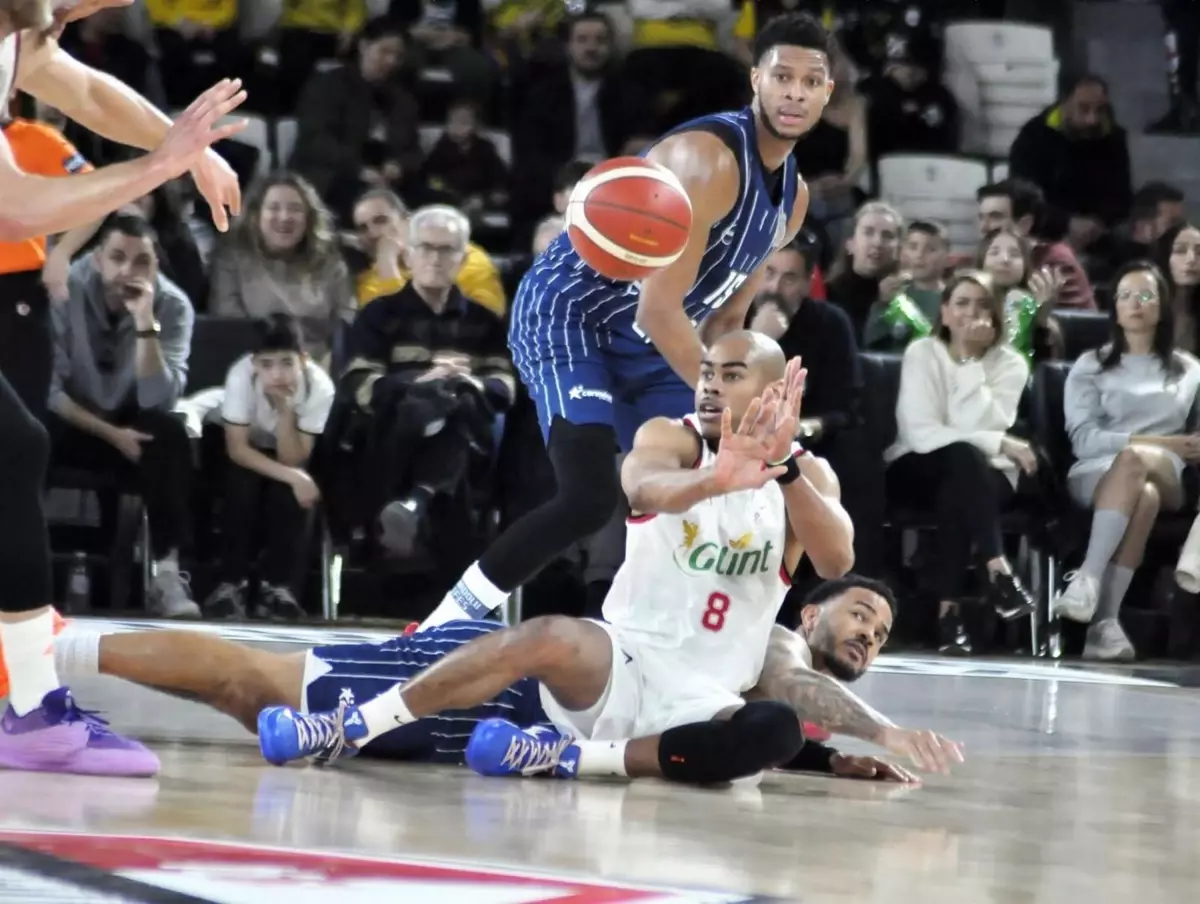 Manisa Basket, Efes\'e Yenildi