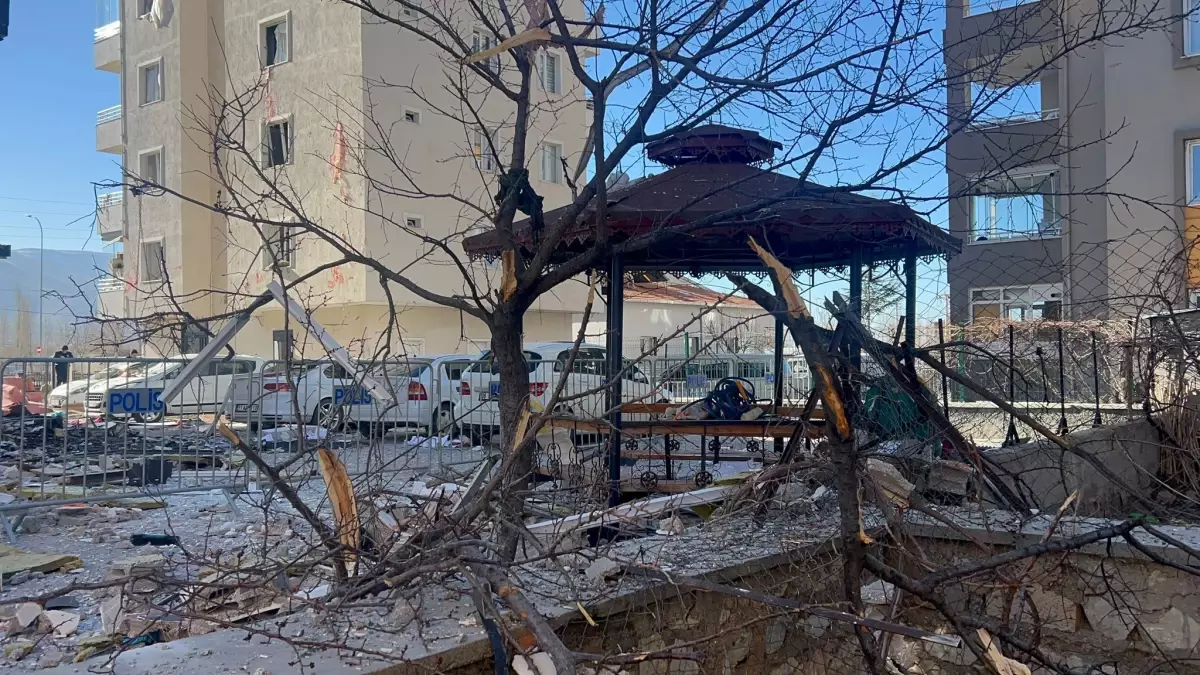Niğde\'de 16 kişinin yaralandığı patlama, binada büyük hasara yol açtı