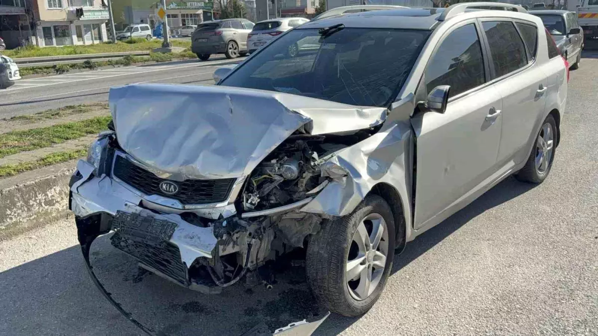 Samsun\'da Trafik Kazası: 4 Yaralı