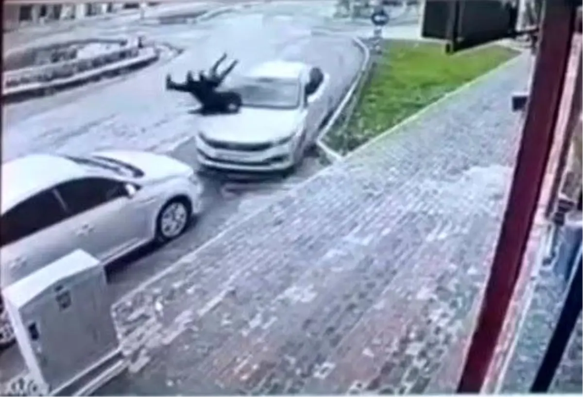 İdil\'de Otomobil Yayalara Çarptı