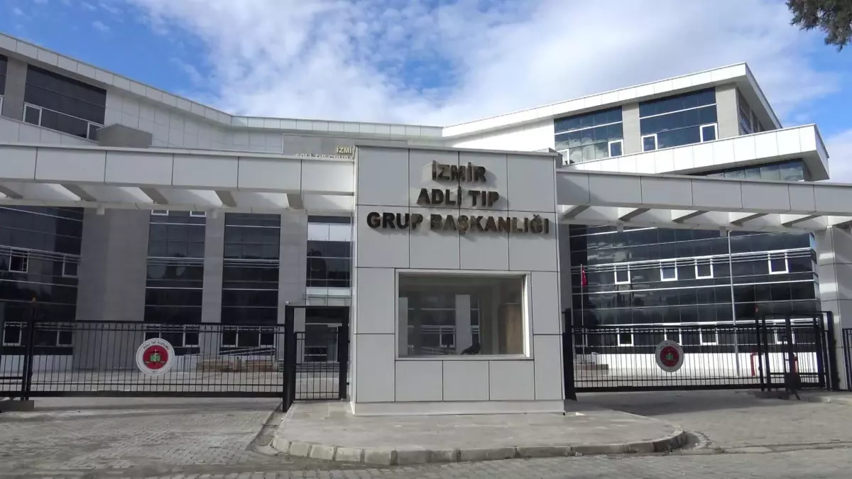 İzmir\'de Taksi Şoförü Ücret Tartışmasında Vuruldu