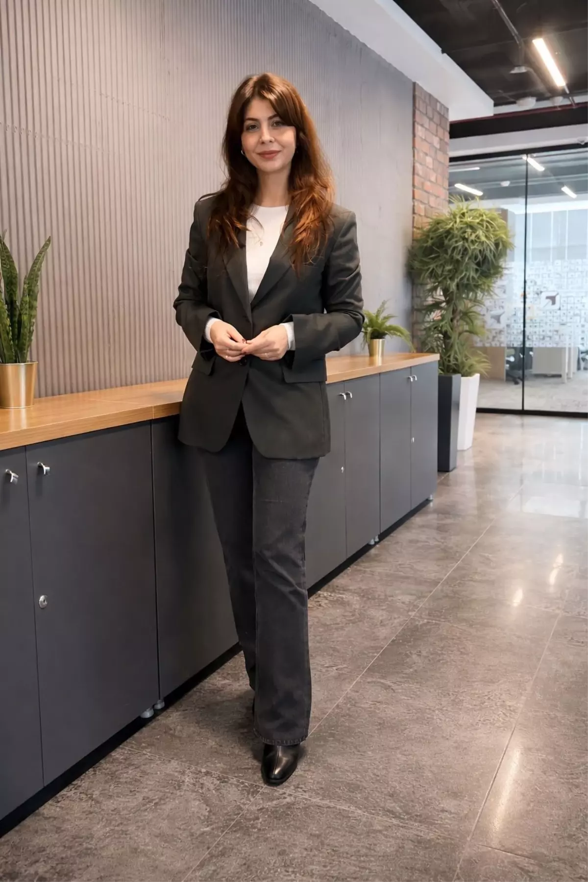 8 Mart\'a Özel: Kriz Anlarında Dijital Gücün Kadın Lideri