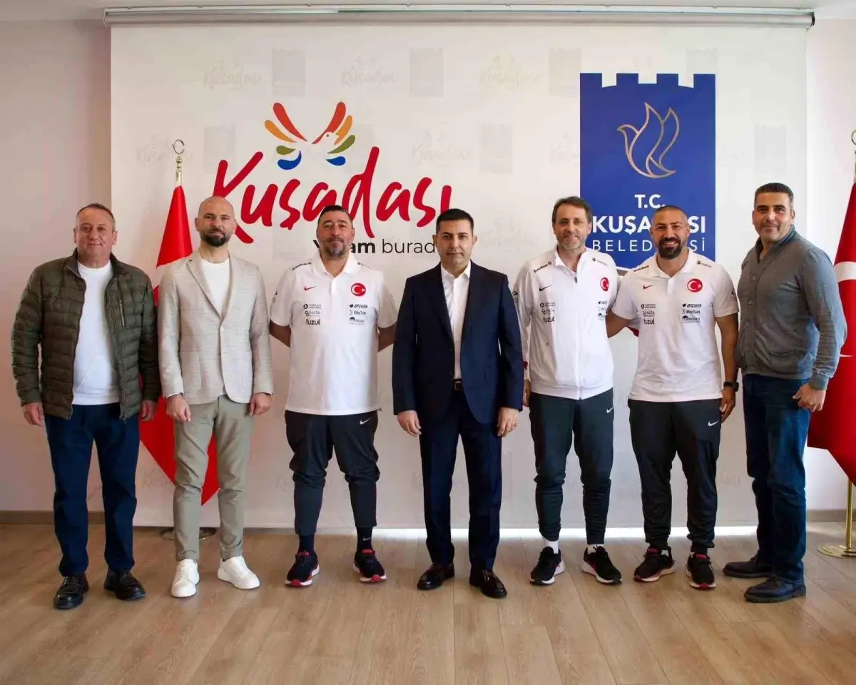 Başkan Günel, Plaj Futbolu Milli Takımı\'nın teknik ve idari kadrosunu ağırladı