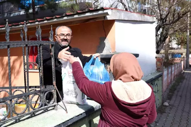 Sivas’ta Hayır Bakkalı İhtiyaç Sahiplerine Destek Oluyor