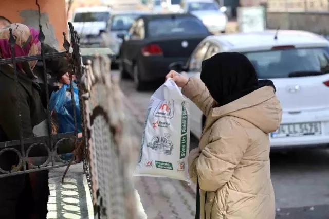 Bu bakkalda parayla değil dua ile alışveriş yapılıyor