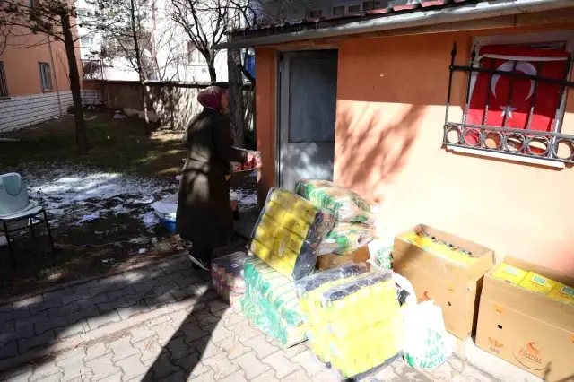 Bu bakkalda parayla değil dua ile alışveriş yapılıyor